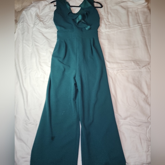 Green ruffle low-cut romper/jumpsuit - Picture 2 of 3